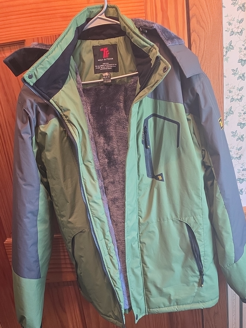 Men's Ski Jacket in Olive Green with Gray Accents
